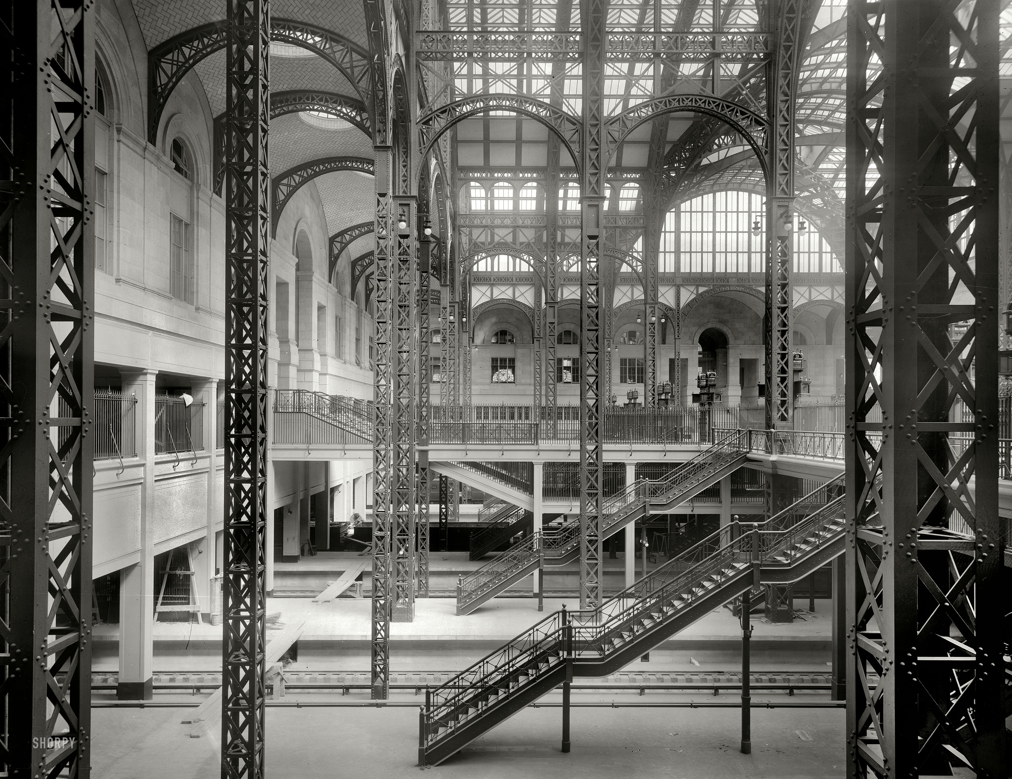 New York circa 1910. "Track level, main and exit concourses, Pennsylvania Station." 8x10 inch glass negative, Detroit Publishing Co. View full size.