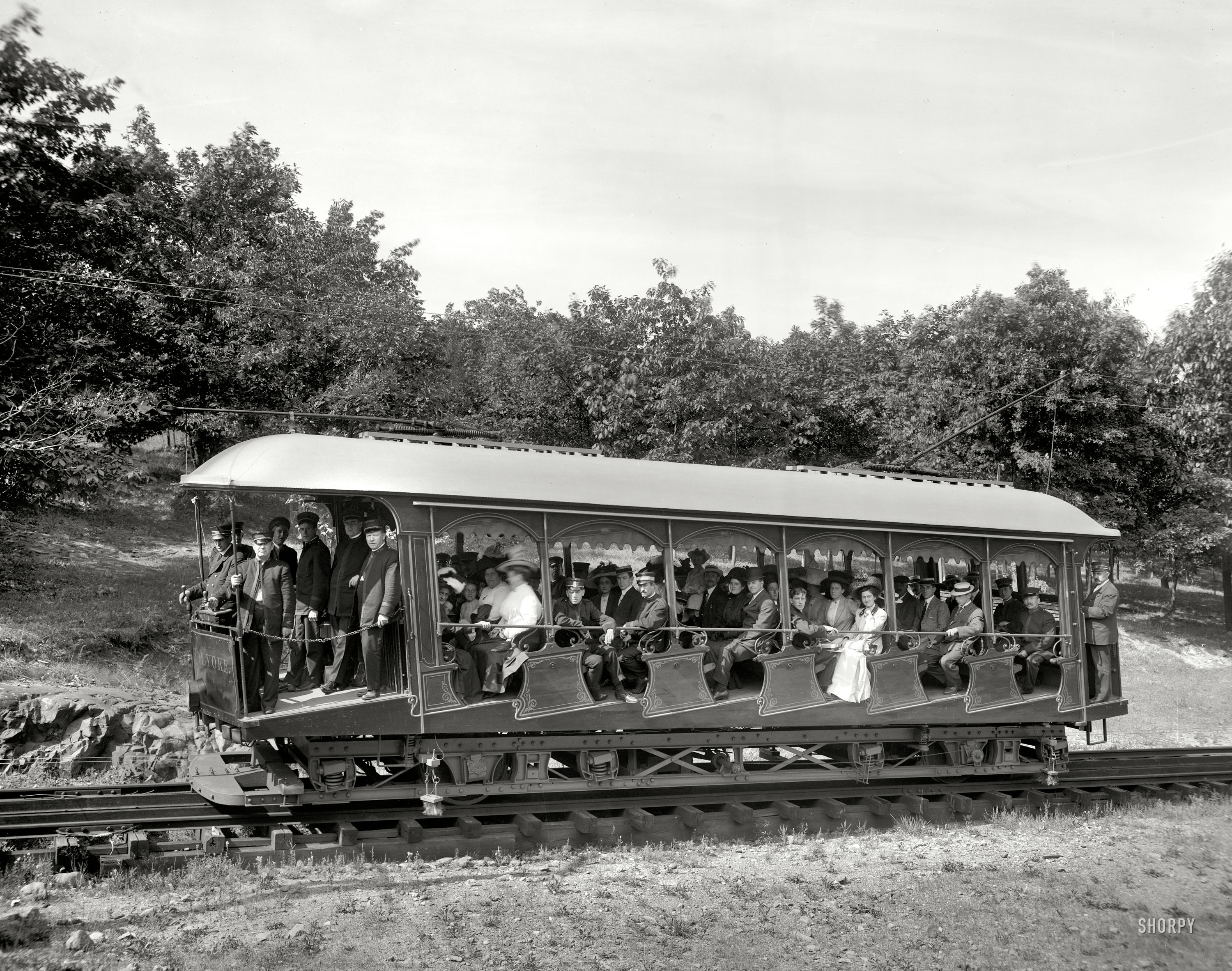 Holyoke, Massachusetts (vicinity), circa 1908. "An elevating car -- Mount Tom Railway." 8x10 inch glass negative, Detroit Publishing Company. View full size.