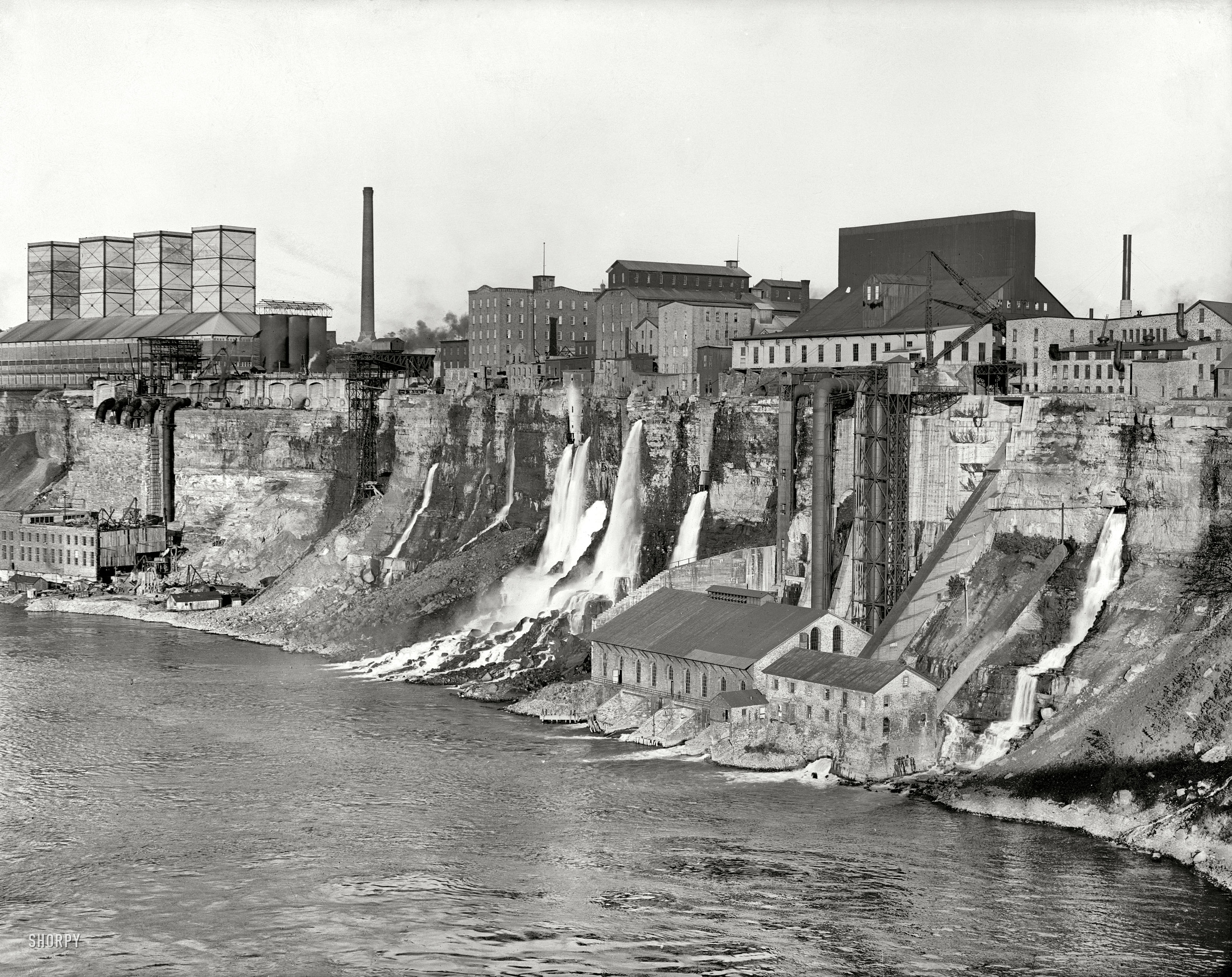 Niagara Falls, New York, circa 1906. "Mills along the gorge." 8x10 inch dry plate glass negative, Detroit Publishing Company. View full size.