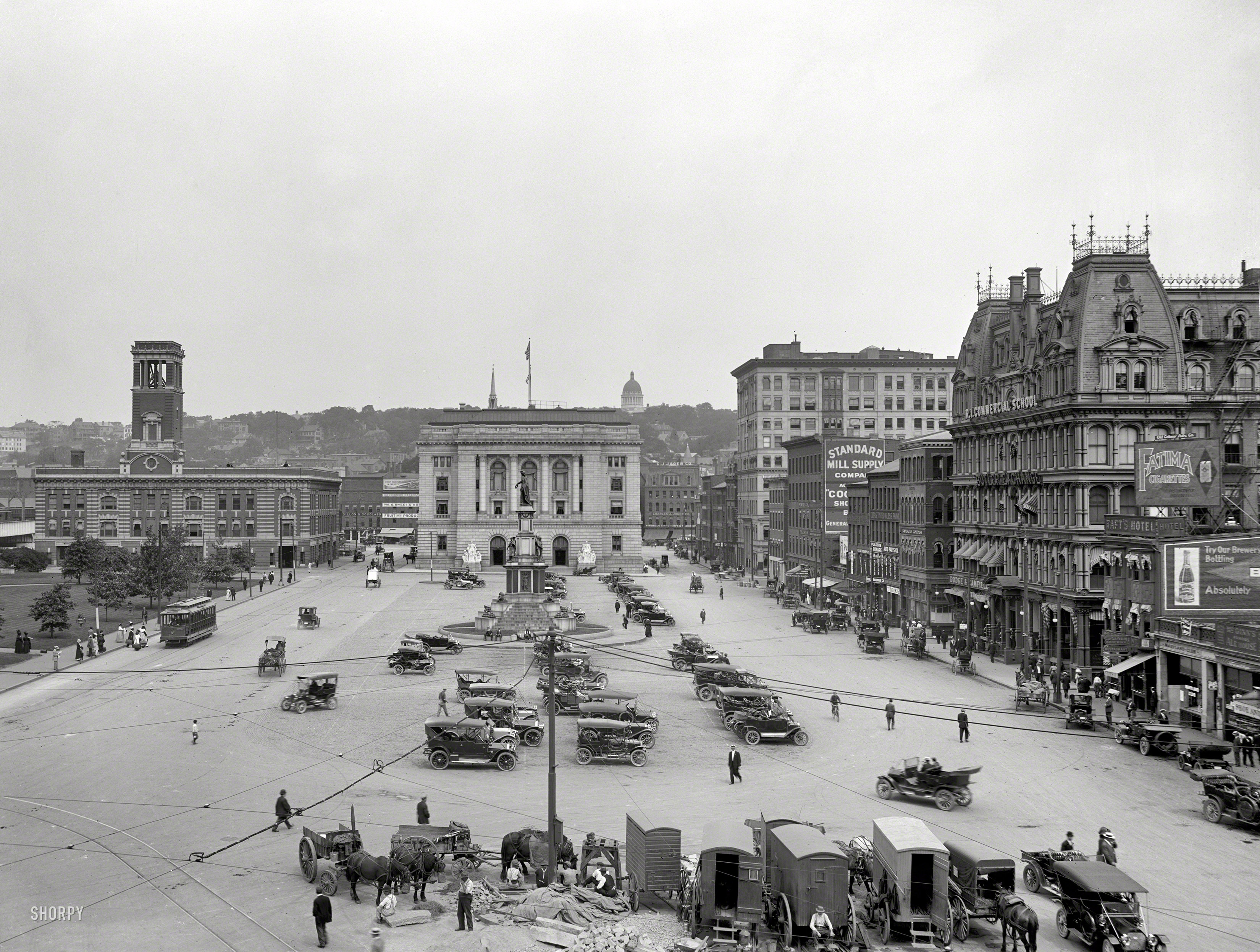 Providence, Rhode Island, circa 1910. "Exchange Place." Bring your motor-car. 8x10 inch dry plate glass negative, Detroit Publishing Company. View full size.
