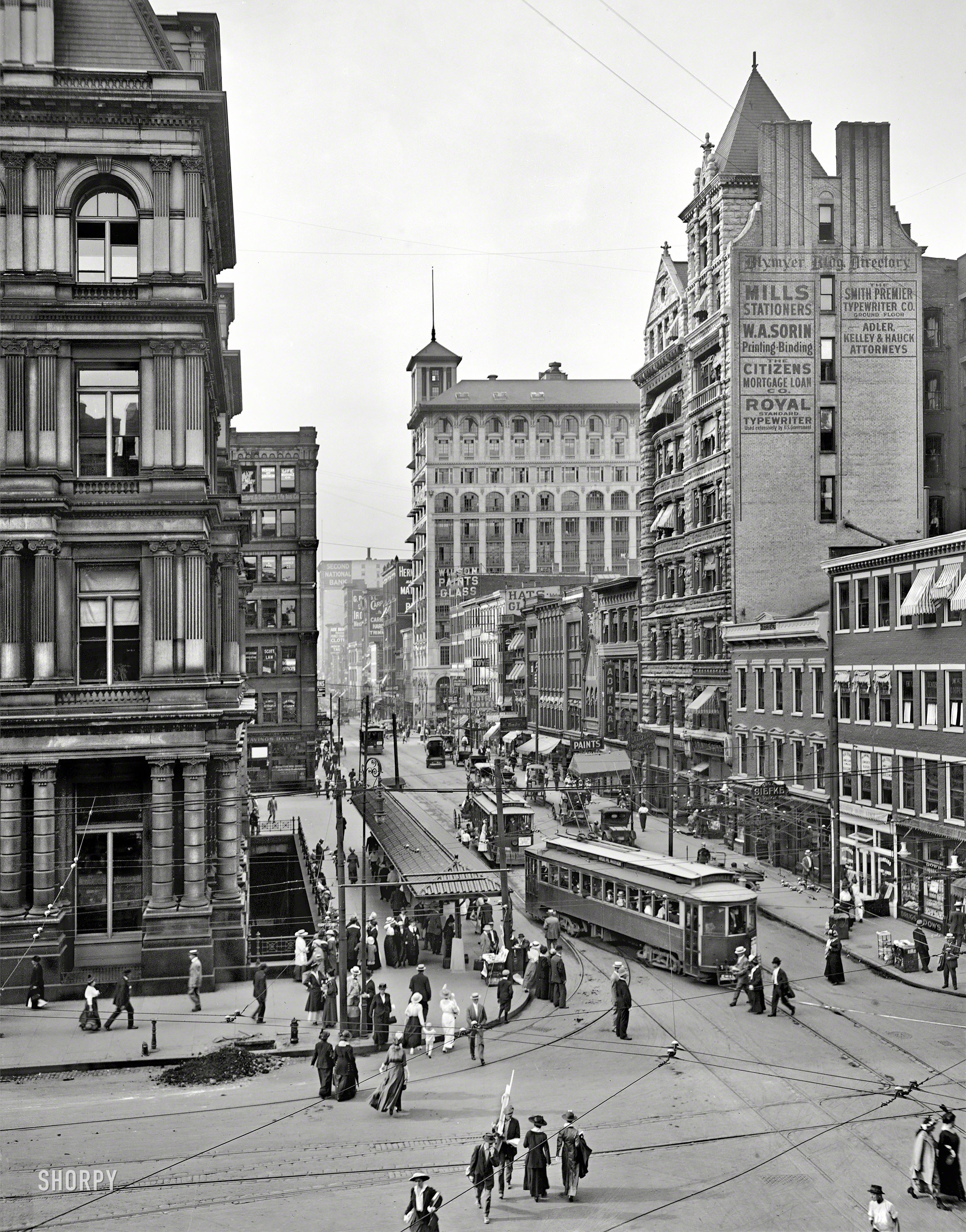 Cincinnati circa 1912. "Main Street from Fountain Square." With a nice view of the Blymyer Building. 8x10 glass negative, Detroit Publishing Co. View full size.