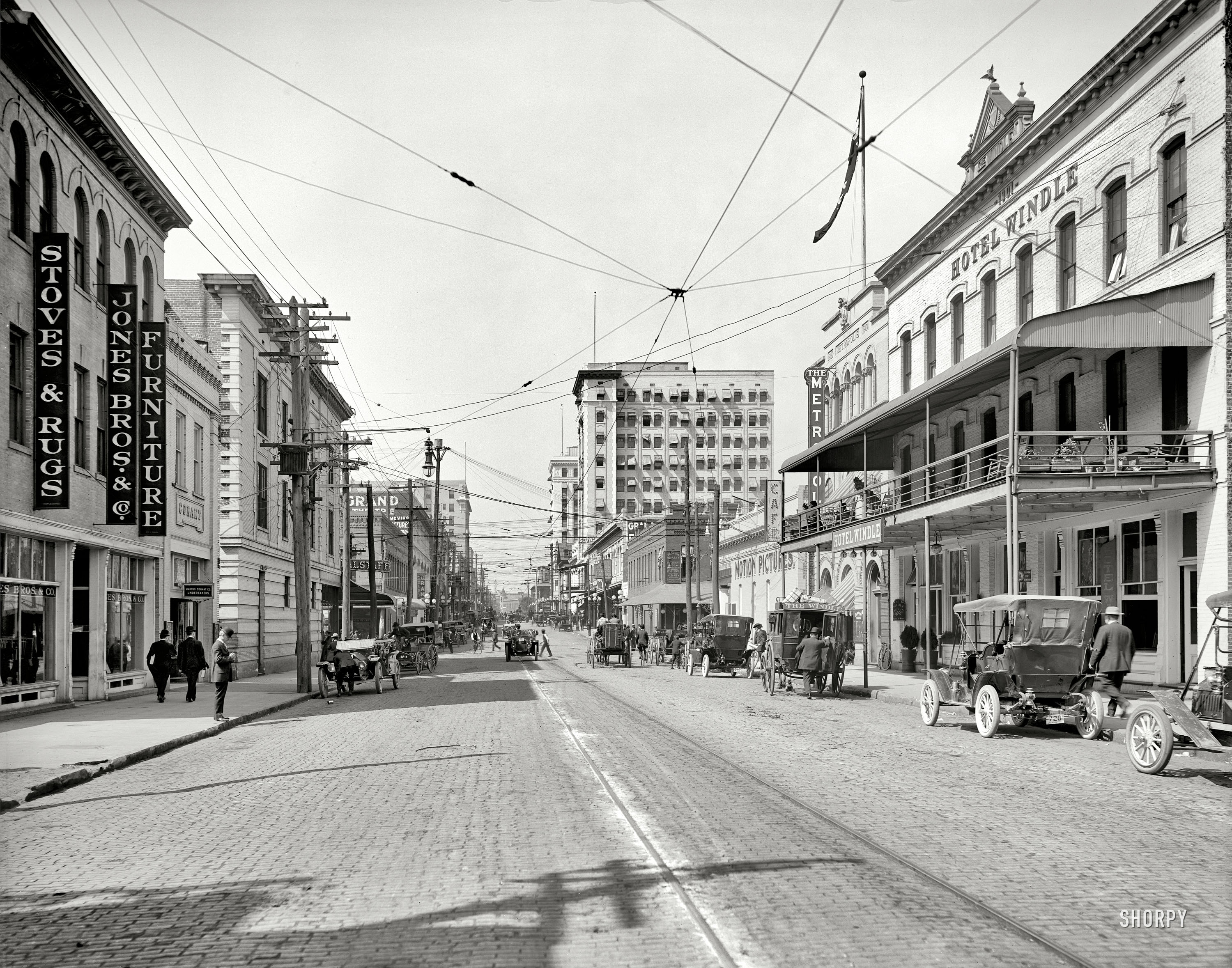 Jacksonville, Florida, circa 1910. "Forsyth Street west from City Hall." Note the city-issued car tags. 8x10 glass negative, Detroit Publishing Co. View full size.