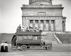 New York circa 1911. "Grant's Tomb. Rubber-neck auto on Riverside Drive." To your left, General Grant. To your right, the Inter-Net. View full size.