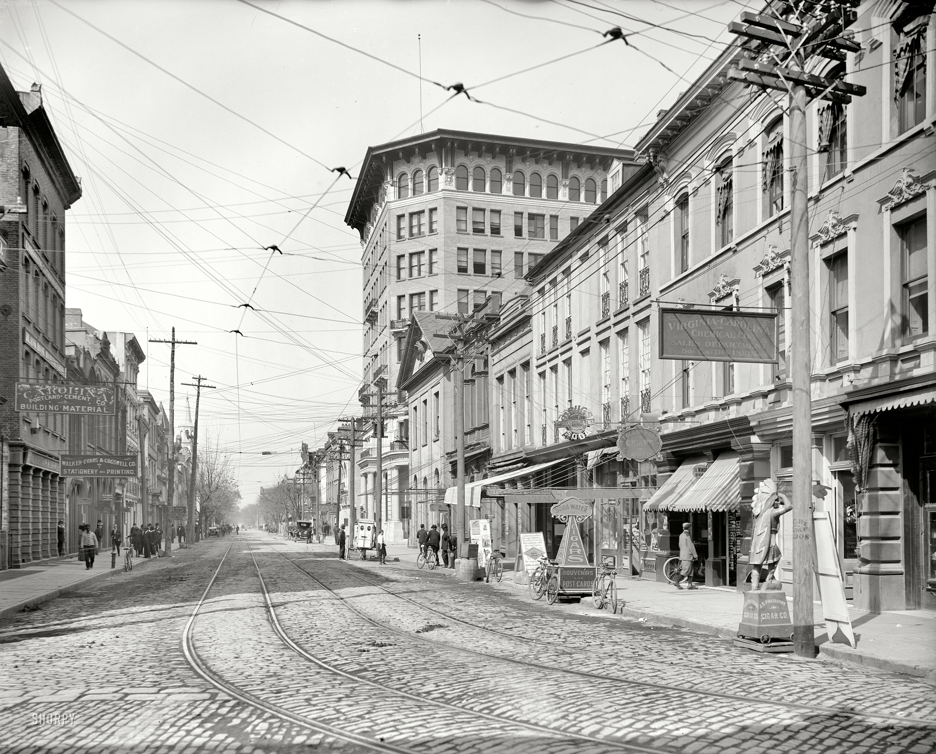 Charleston, South Carolina, circa 1911. "Broad Street looking west." 8x10 inch dry plate glass negative, Detroit Publishing Company. View full size.