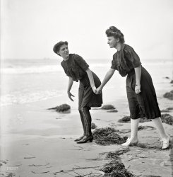 Atlantic City circa 1905. "Teasing." One of a series of Detroit Publishing glass negatives featuring these bathing beauties. View full size.