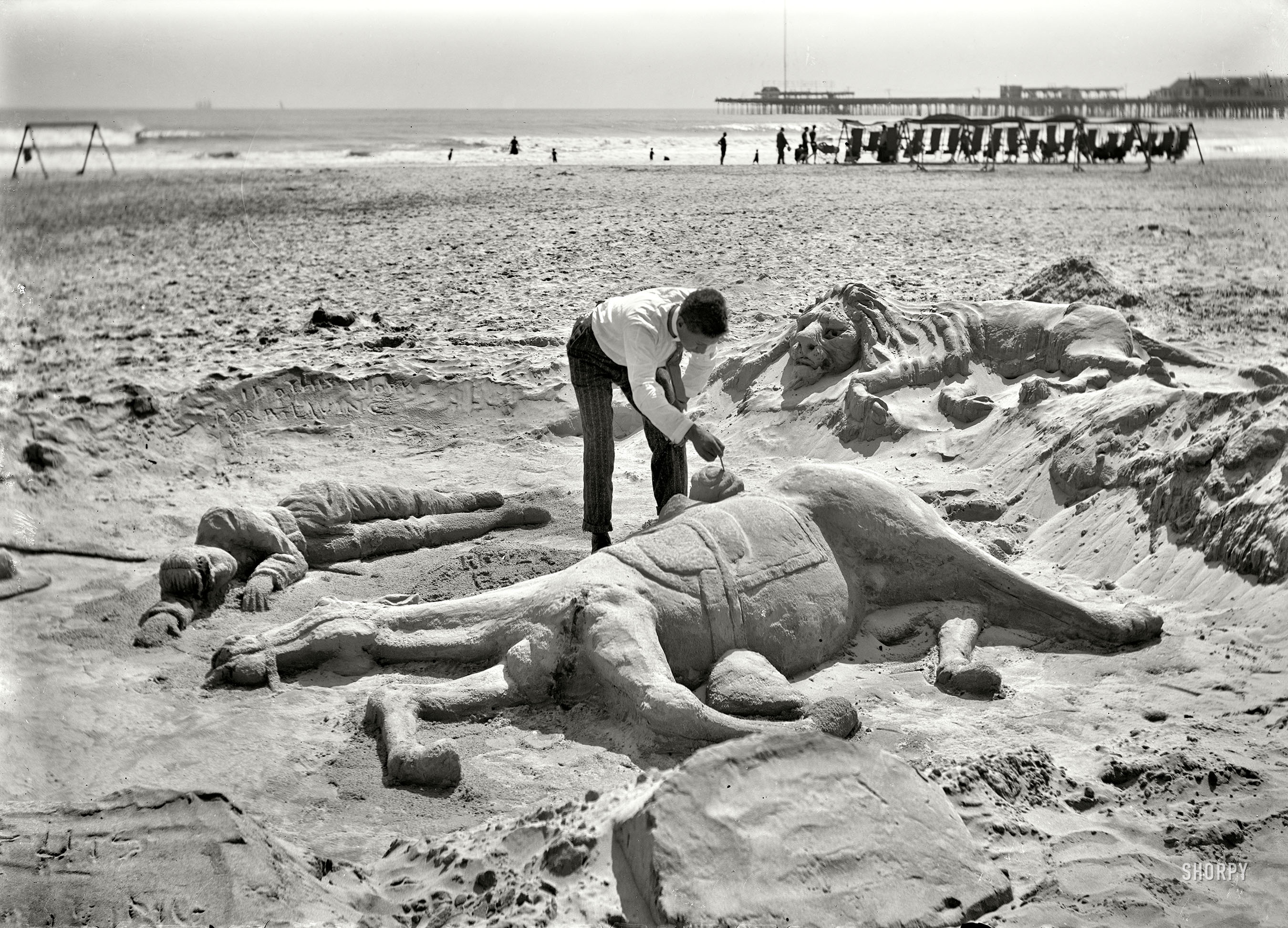 The Jersey Shore circa 1906. "A sand man -- Atlantic City." The Michelangelo of sand sculpture. Detroit Publishing glass negative. View full size.