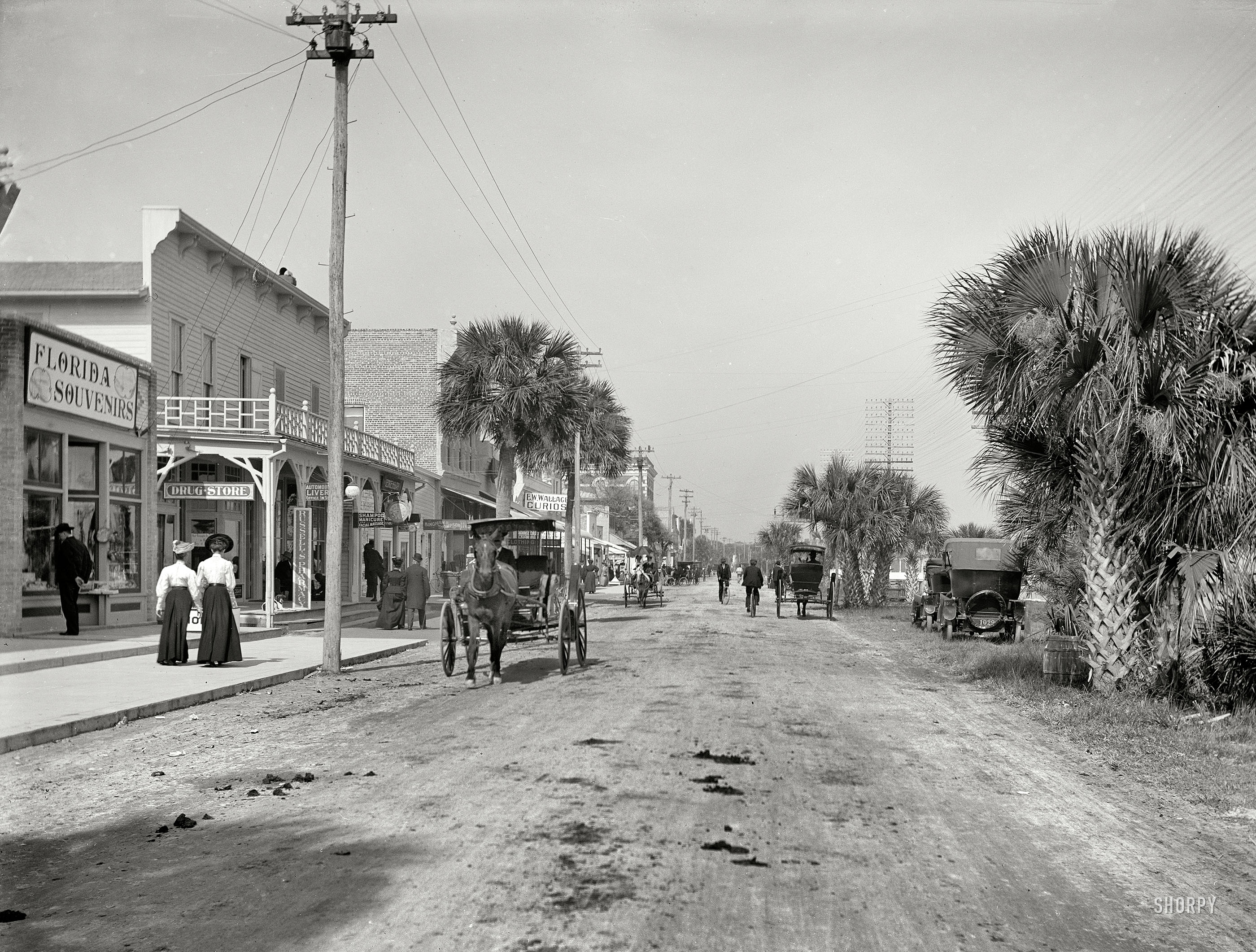 Daytona Beach, Florida, circa 1906. "Beach Street, with souvenir shops." Glimpsed earlier here. Detroit Publishing glass negative. View full size.