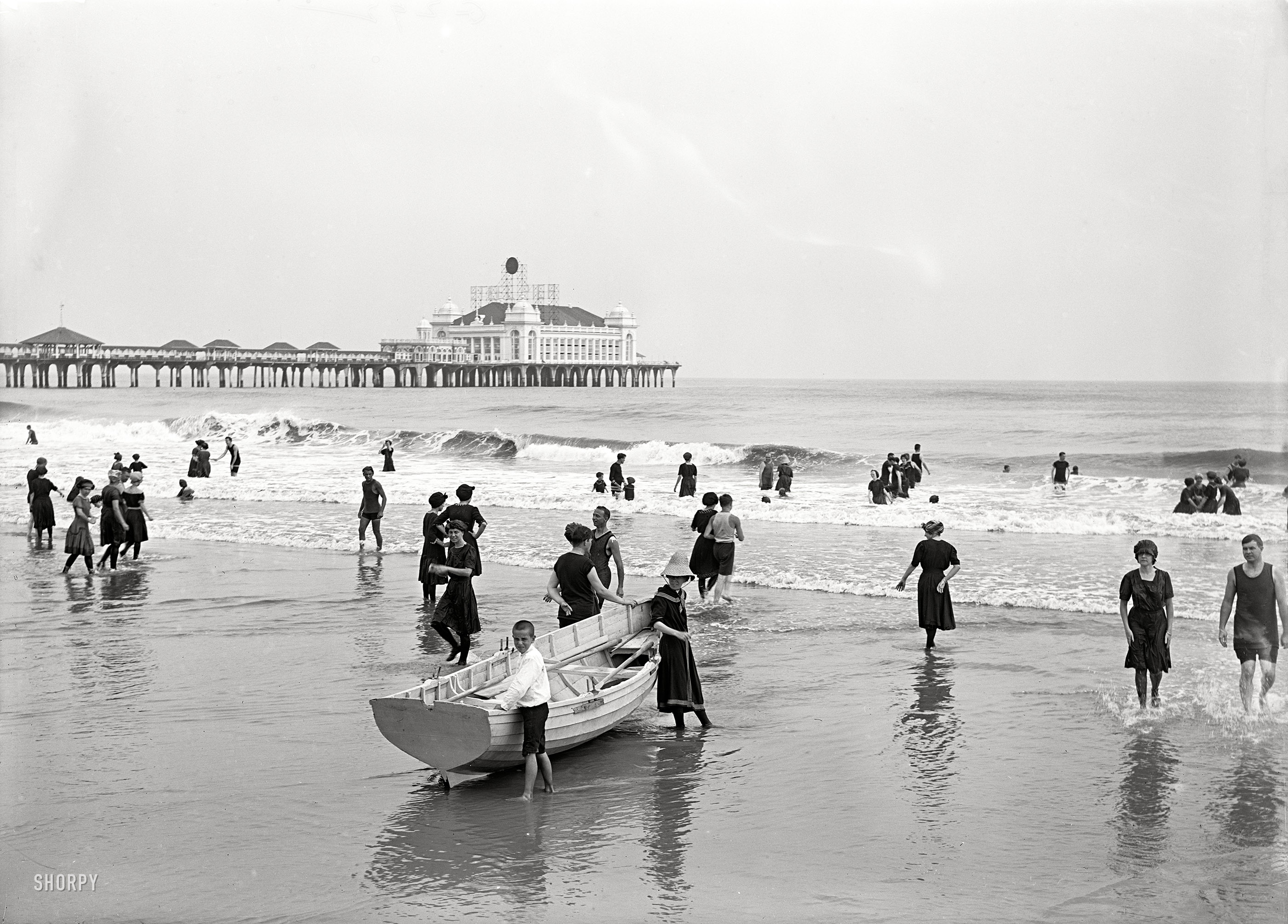The Jersey Shore circa 1915. "Atlantic City bathers and Steel Pier." 5x7 inch dry plate glass negative, Detroit Publishing Company. View full size.