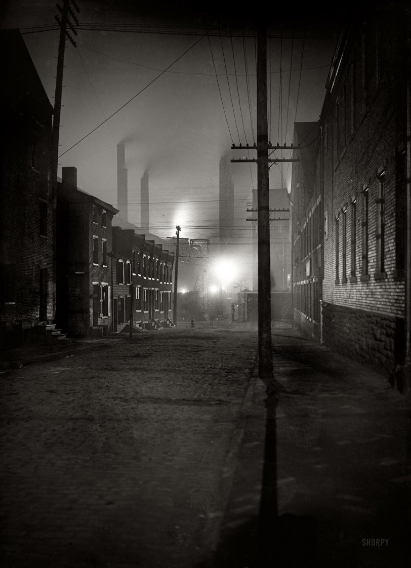 Pittsburgh, Pennsylvania, circa 1907. "A Mill Street." Fifty Shades of Black. 7x5 inch glass negative, Detroit Publishing Company. View full size.
