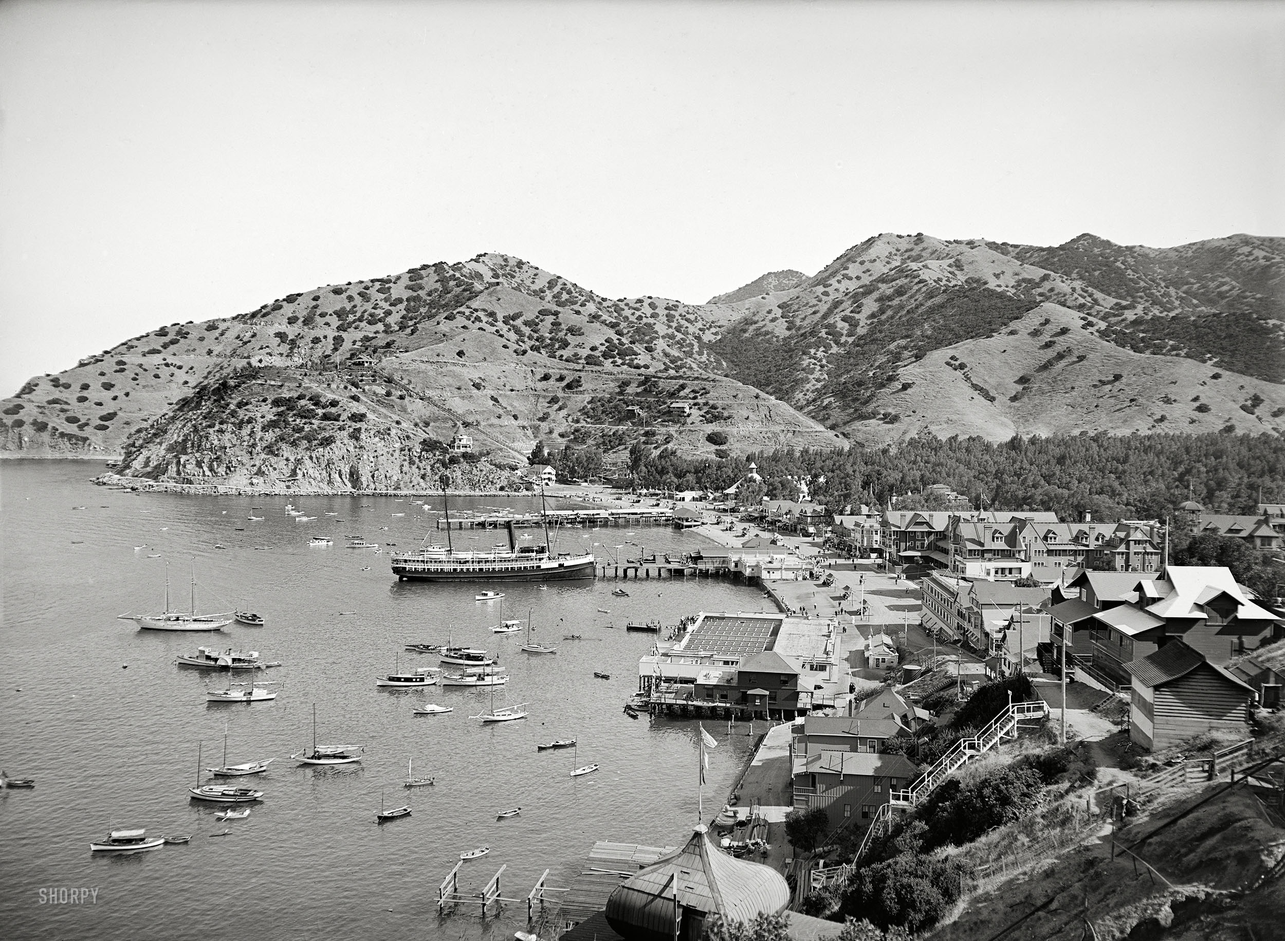 Catalina Island, California, circa 1915. "Harbor and Aquarium at Avalon Bay." 5x7 glass negative, Detroit Publishing Company. View full size.