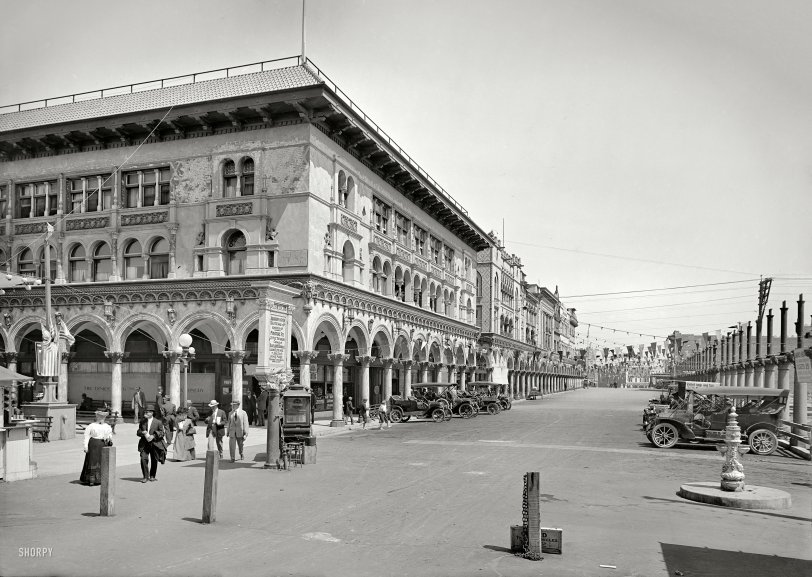 Sunny Venice, Calif., circa 1912. "Hotel St. Mark and street." At the Aquarium on the pier: "Seal fed daily at 2 p.m." 5x7 inch glass negative. View full size.
