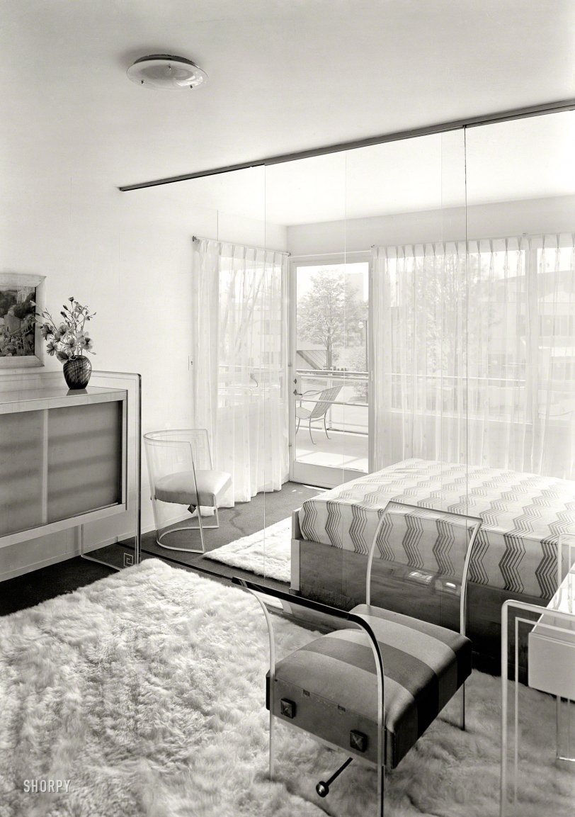 June 12, 1939. "New York World's Fair, House of Glass No. 4. Combination bedroom and sleeping porch. Landefeld &amp; Hatch, architect." Also known as the House of Bloody Noses. Gottscho-Schleisner photo. View full size.
