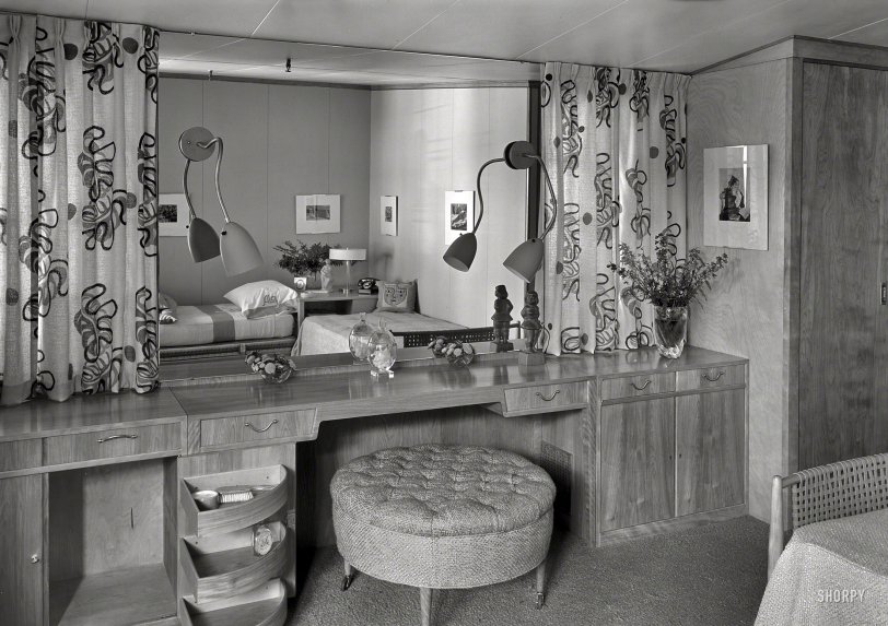 July 11, 1940. "Collier's House at PEDAC, New York. Master bedroom. Dan Cooper, decorator; Edward D. Stone, architect." Interior of the Rockefeller Center ranch house last glimpsed here. Gottscho-Schleisner photo. View full size.
