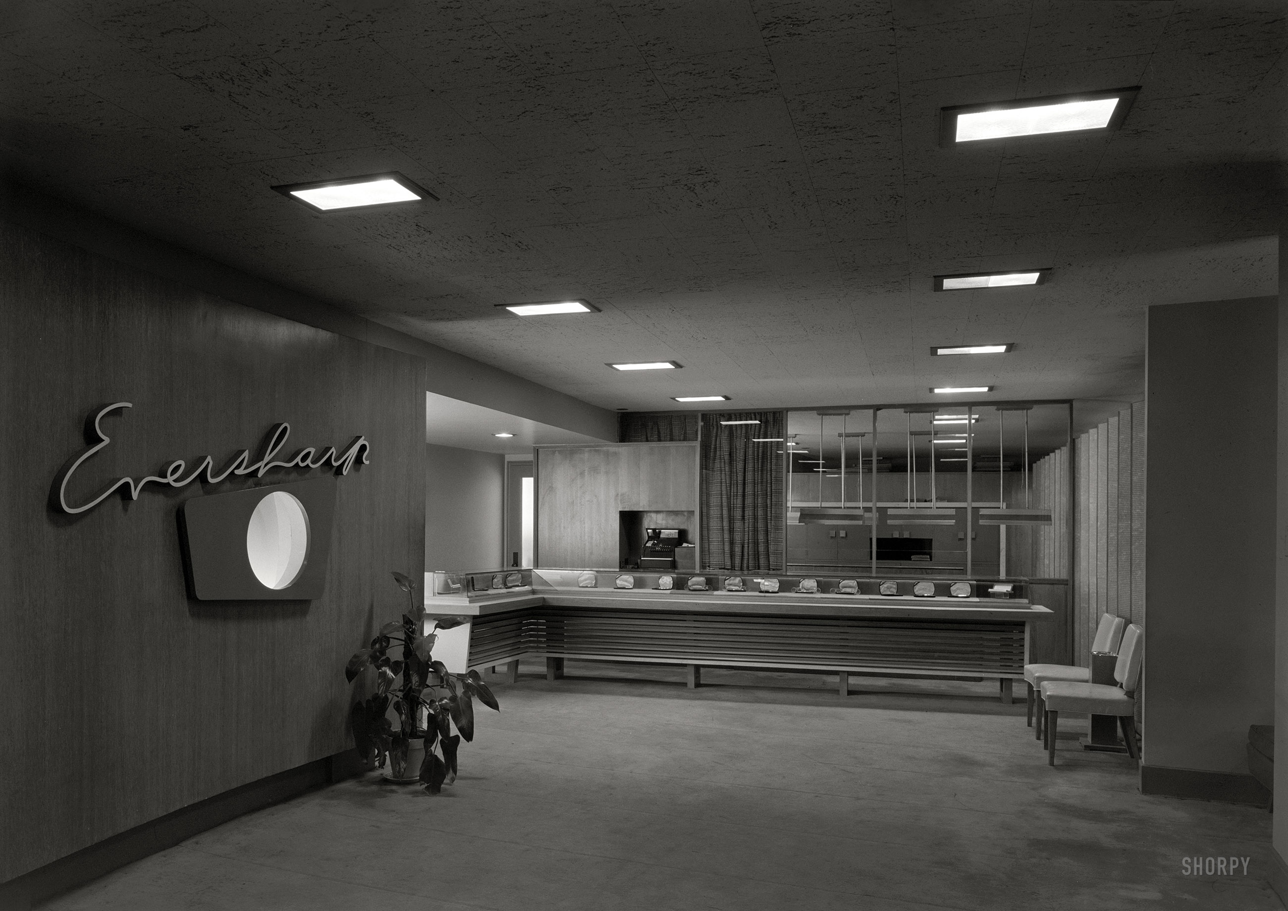 March 3, 1946. "Foyer, Eversharp Inc., Empire State Building, New York. Raymond Loewy Associates, client." Luxe showroom of the pencil and pen maker. Large-format acetate negative by Gottscho-Schleisner. View full size.
