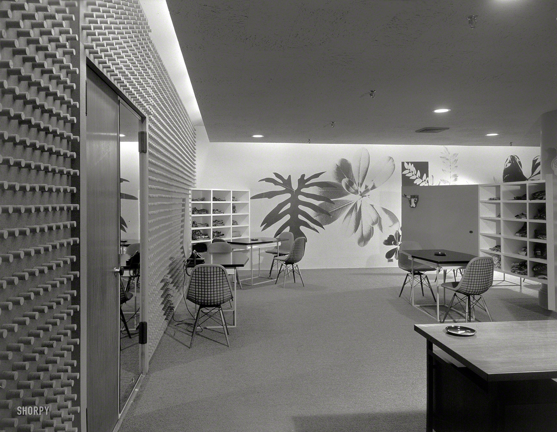 June 20, 1952. "Scarves by Vera, 417 Fifth Avenue, interior. Marcel Breuer, architect." Our second look at the atelier of this minimalist modiste. Oh, and: scarves! Large-format acetate negative by Gottscho-Schleisner. View full size.