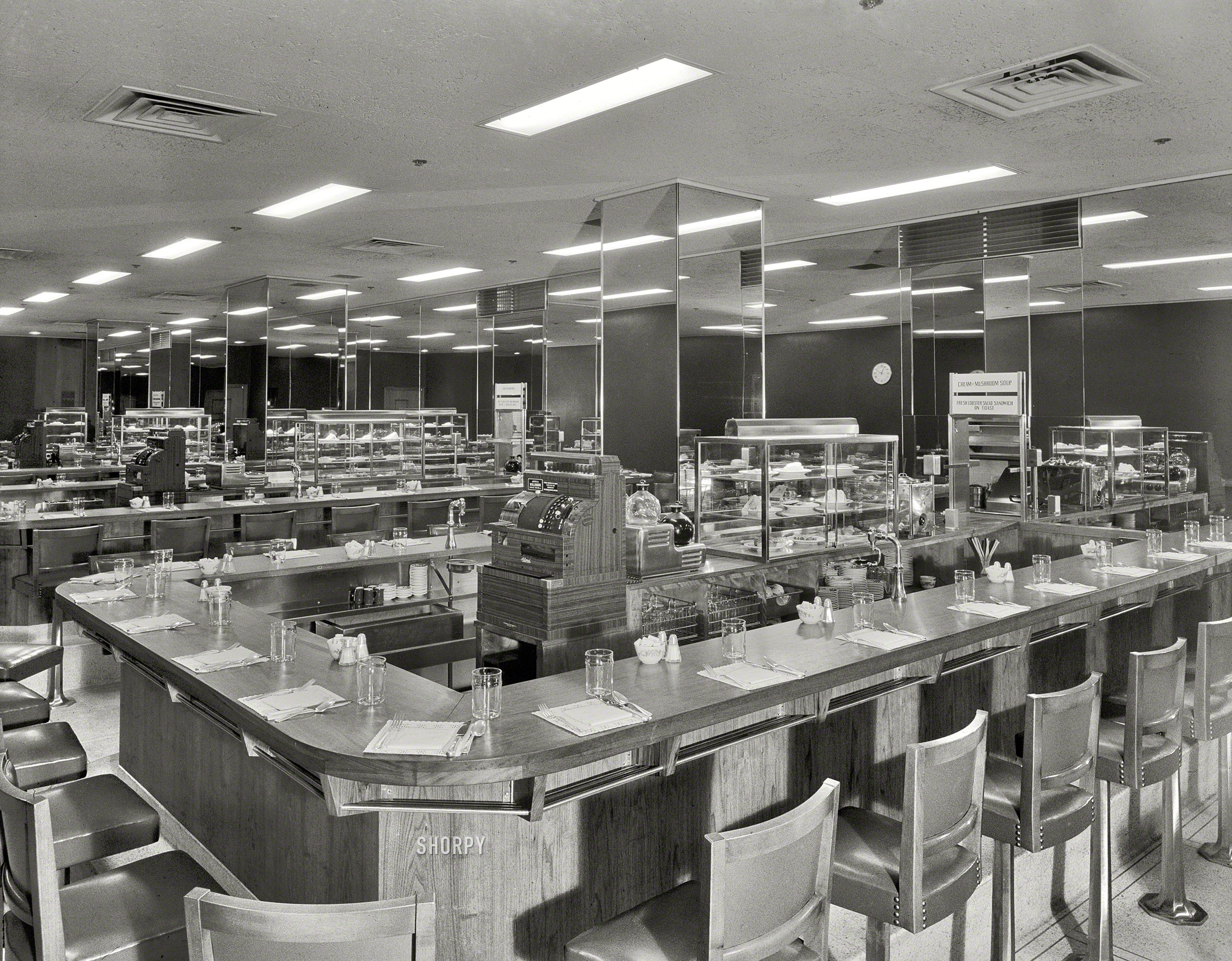 Jan. 17, 1953. New York. "Schrafft's, New Chrysler Building. Interior IV." Highly developed example of a genre of eatery once known as "quick service lunch," now more generally called "fast food." Gottscho-Schleisner photo. View full size.