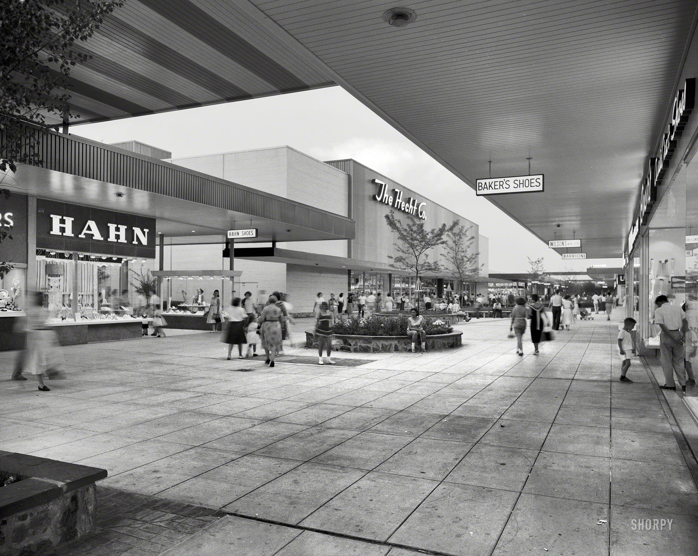 May 29, 1959. "Prince George Plaza, Hyattsville, Maryland. Night view." An actual mall (a long, open plaza) when it opened in 1959, the shopping center was enclosed in the 1970s and renamed the Mall at Prince Georges. Large-format safety negative by Gottscho-Schleisner. View full size.