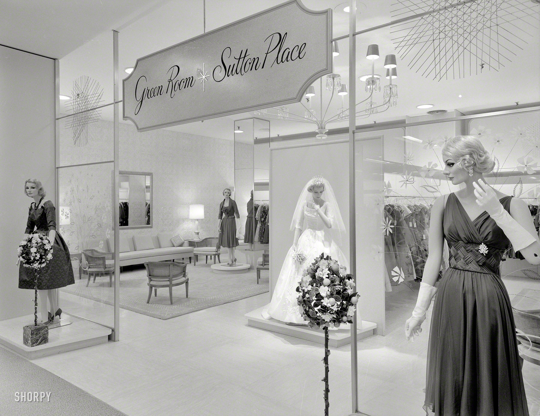 October 23, 1959. "Bloomingdale's, Hackensack, New Jersey. Green Room, Sutton Place. Raymond Loewy, client." Where all those Stepford Wives got their start. Large-format acetate negative by Gottscho-Schleisner. View full size.