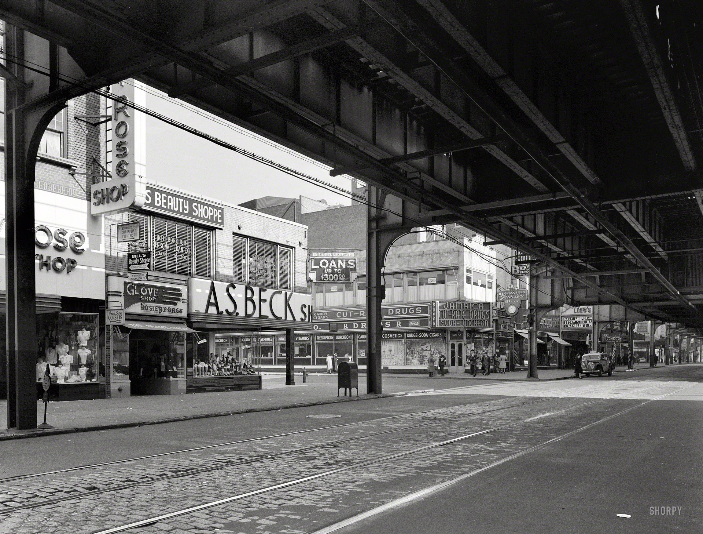 Nov. 5, 1944. "Jamaica Avenue, Queens, New York. Carl A. Vollmer, City Planning Commission, clients." The intersection with 165th Street. Large-format acetate negative by Gottscho-Schleisner. View full size.