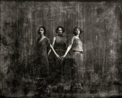 &nbsp; &nbsp; &nbsp; &nbsp; &nbsp; &nbsp; Come plié with us!
New York circa 1920. "Isadora Duncan dancers." Nitrate negative by the Prussian- born American photographer Arnold Genthe (1869-1942). View full size.
