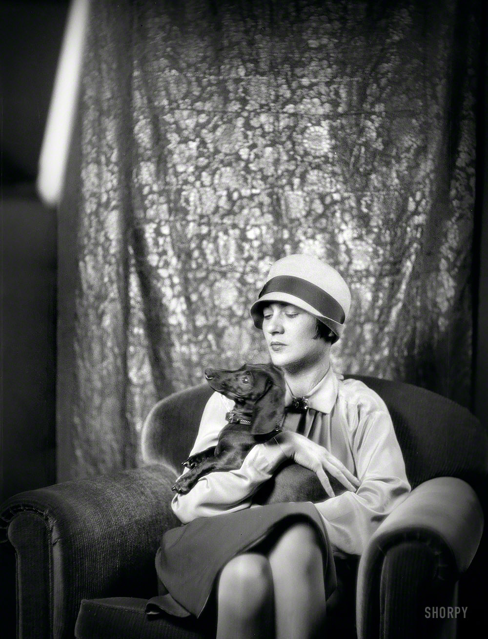 October 18, 1926. "Goldbeck, Walter, Mrs., with dog. 1 West 66th Street, New York City." 4x5 nitrate negative by Arnold Genthe. View full size.