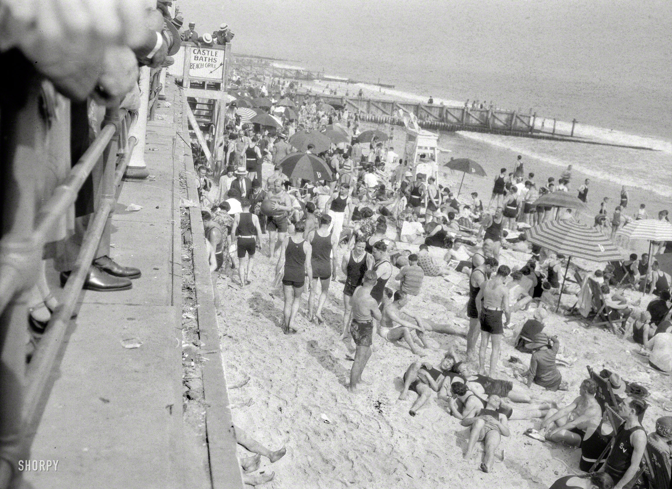1927. "New York City views -- bathers at Long Beach. For the New York Times." Wingtips optional. 4x5 inch nitrate negative by Arnold Genthe. View full size.