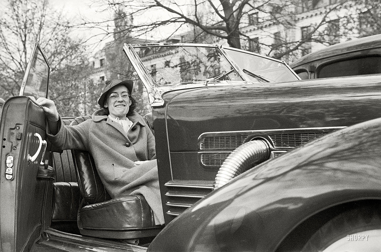 Uncaptioned photo from a batch of 35mm negatives taken by John Vachon in the fall of 1937 in Annapolis, Maryland, and Newport News, Virginia. The car, a Cord convertible, would be worth around a zillion bucks today. View full size.
