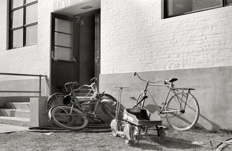 November 1937. "School at Greenbelt, Maryland." Notable for being an early planned community, one of three "Green-" towns midwifed by the Depression-era Resettlement Administration. 35mm negative by John Vachon. View full size.
