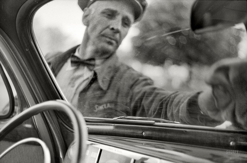 May 1940. "Wiping off windshield at service station in Cairo, Illinois." 35mm negative by John Vachon for the Farm Security Administration. View full size.
