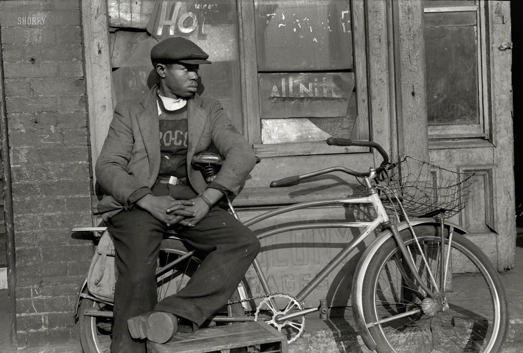 July 1941. "Street scene in Chicago Black Belt." Old-school fixie. 35mm negative by Edwin Rosskam for the Resettlement Administration. View full size.