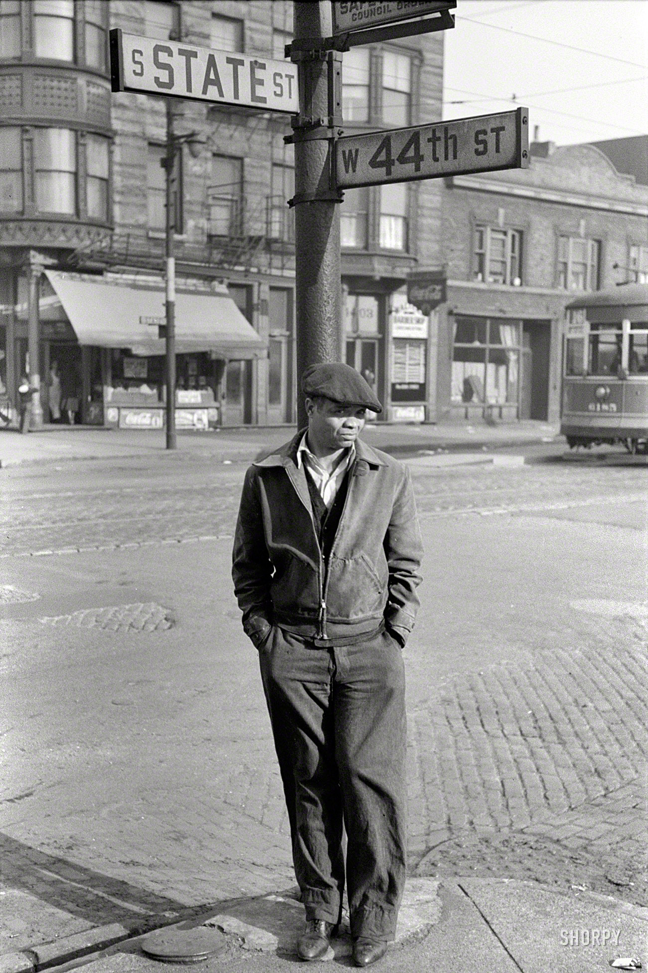 April 1941. "Street scene, South Side Chicago." 35mm nitrate negative by Edwin Rosskam for the Resettlement Administration. View full size.
