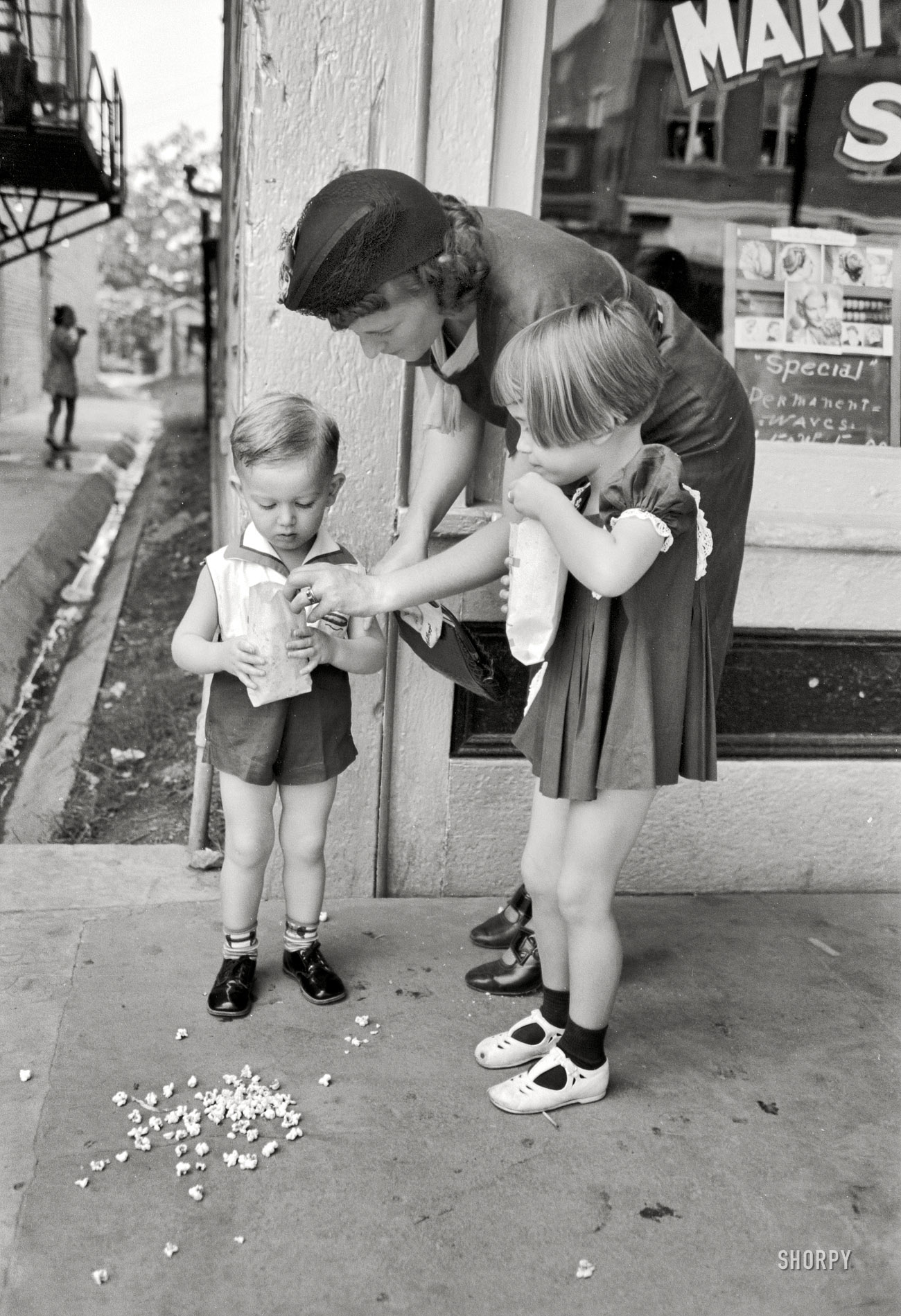 October 1938. "Mother and children with popcorn, National Rice Festival, Crowley, Louisiana." Valuable practice for the Popcorn Festival. 35mm nitrate negative by Russell Lee for the Farm Security Administration. View full size. 