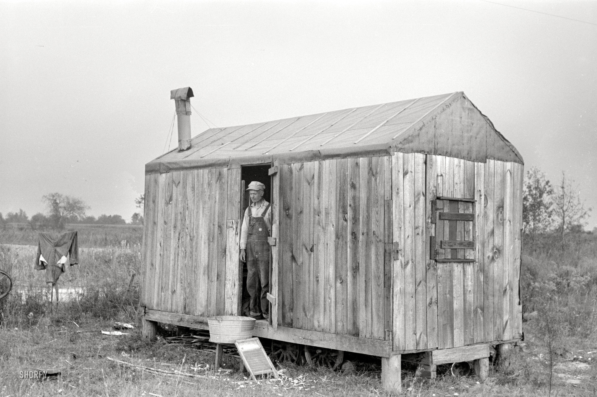 November 1938. "Shack of day laborer who works in sugarcane fields near New Iberia. He comes from a parish in northern Louisiana." 35mm nitrate negative by Russell Lee for the Farm Security Administration. View full size.