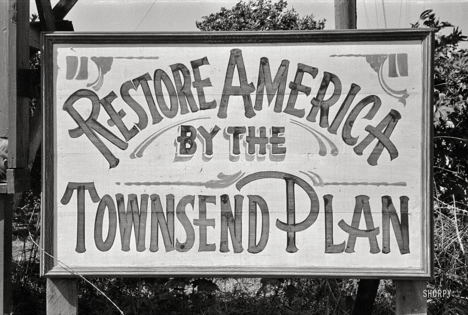 January 1939. "Sign near Weslaco, Texas." Thinking back to high school civics or Trivial Pursuit, some of us may hazily recall the Townsend Plan's having something to do with old-age pensions and Social Security. 35mm nitrate negative by Russell Lee for the Farm Security Administration. View full size.
