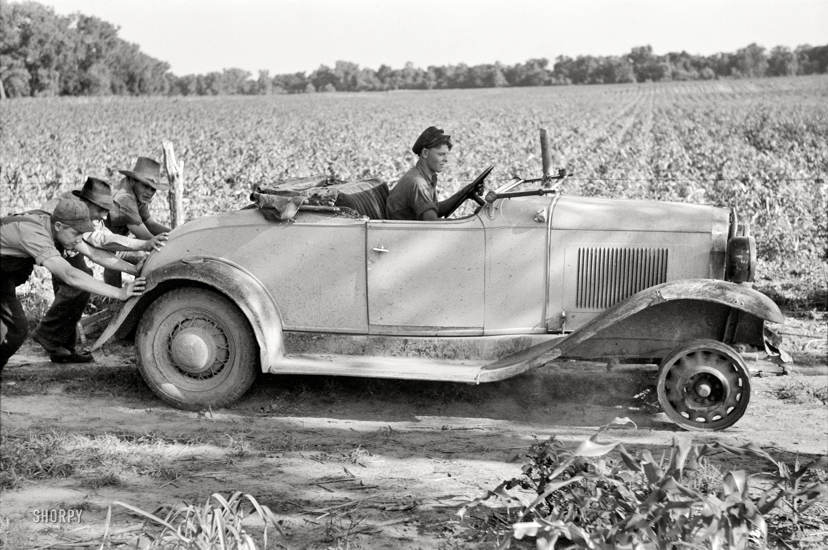 June 1939. "Pushing a car belonging to agricultural day laborer to start it, near Muskogee, Oklahoma." 35mm nitrate negative by Russell Lee. View full size.