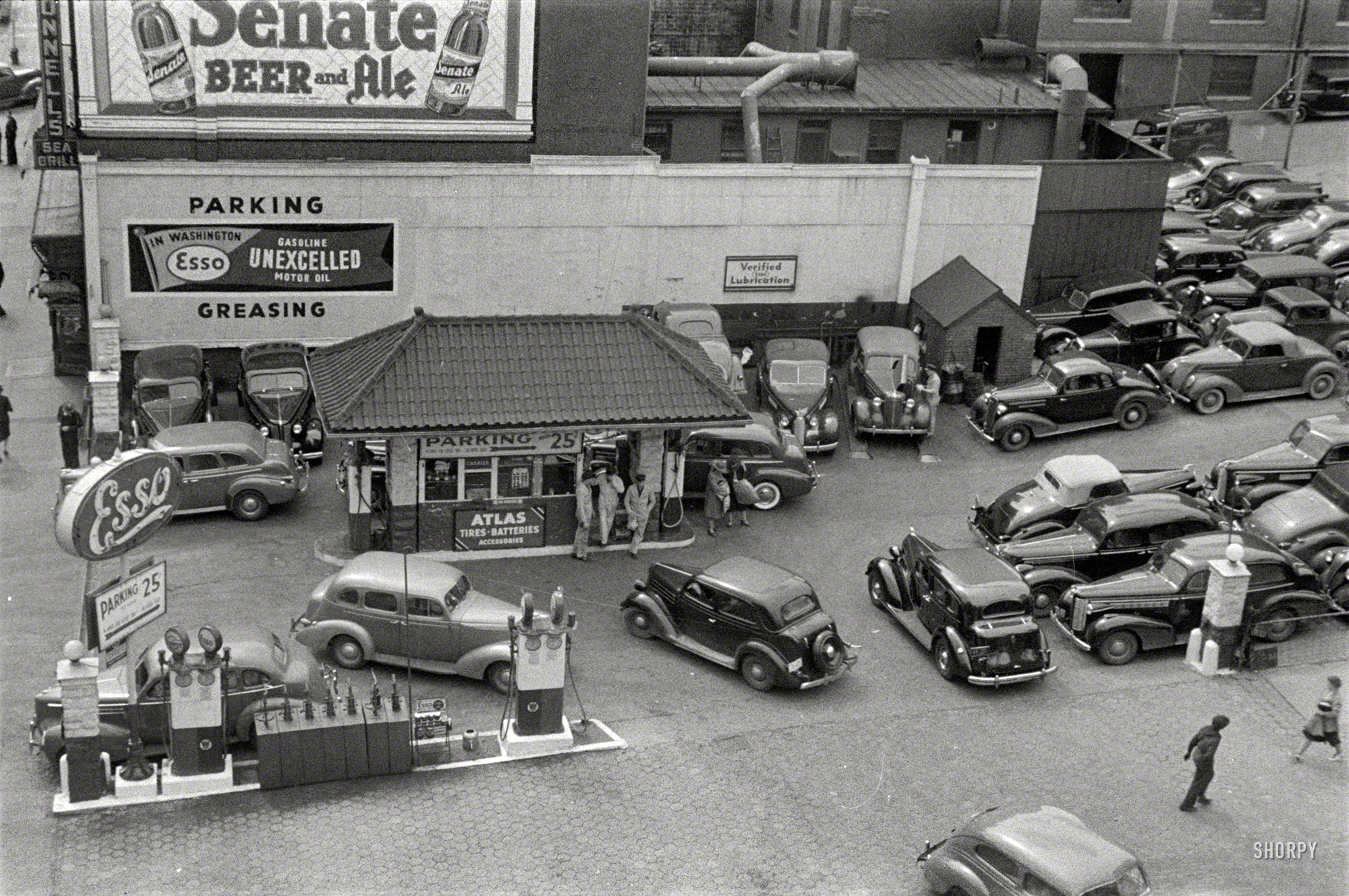 1939. "Service station in Washington, D.C." Continuing today's Essorama. 35mm nitrate negative by David Myers. View full size.