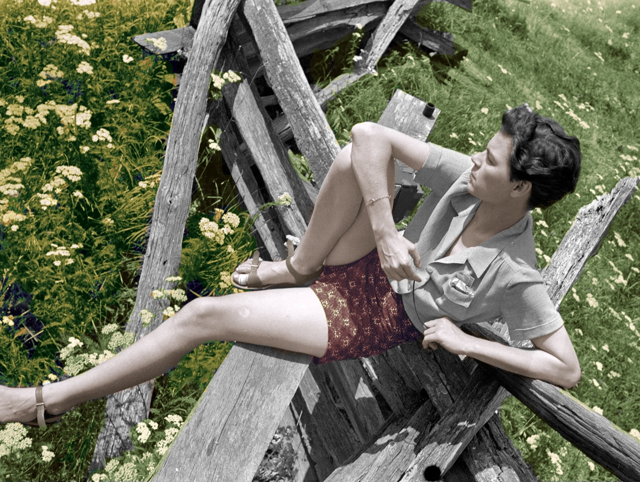 A colorized version of an uncaptioned portrait possibly of photographer John Vachon's wife, Millicent (Penny) Leeper. 1939. View full size.