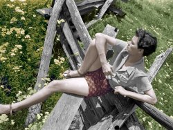A colorized version of an uncaptioned portrait possibly of photographer John Vachon's wife, Millicent (Penny) Leeper. 1939. View full size.
(Colorized Photos)