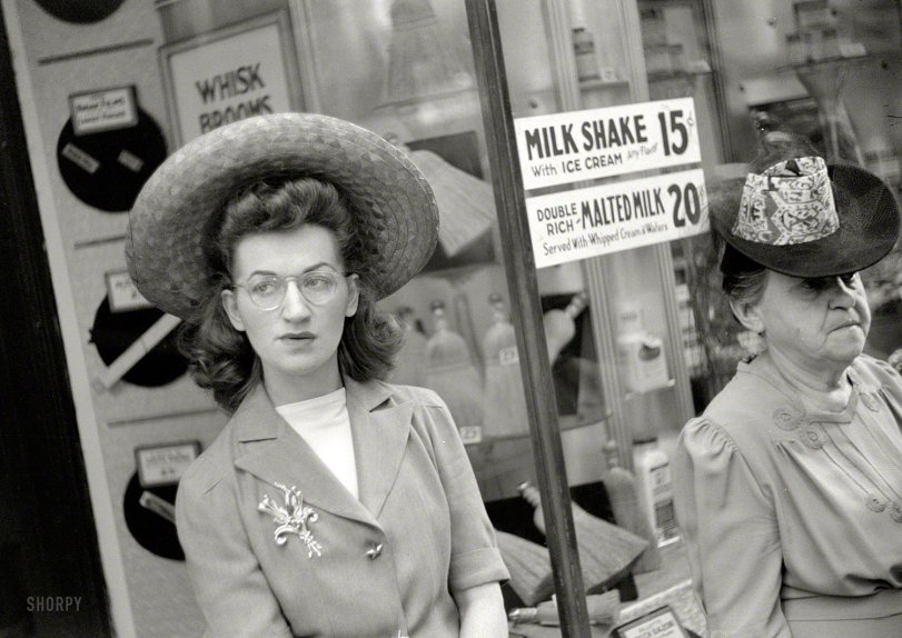 Whisk brooms and brooches,
Malteds and sundaes.
Girls in straw hats and
Chicago Mondays.
Traffic lights flashing, streetcar bell clangs.
These are a few of our favorite thangs.
July 1941. "Chicago. Waiting for a streetcar." 35mm nitrate negative by John Vachon for the Farm Security Administration. View full size.
