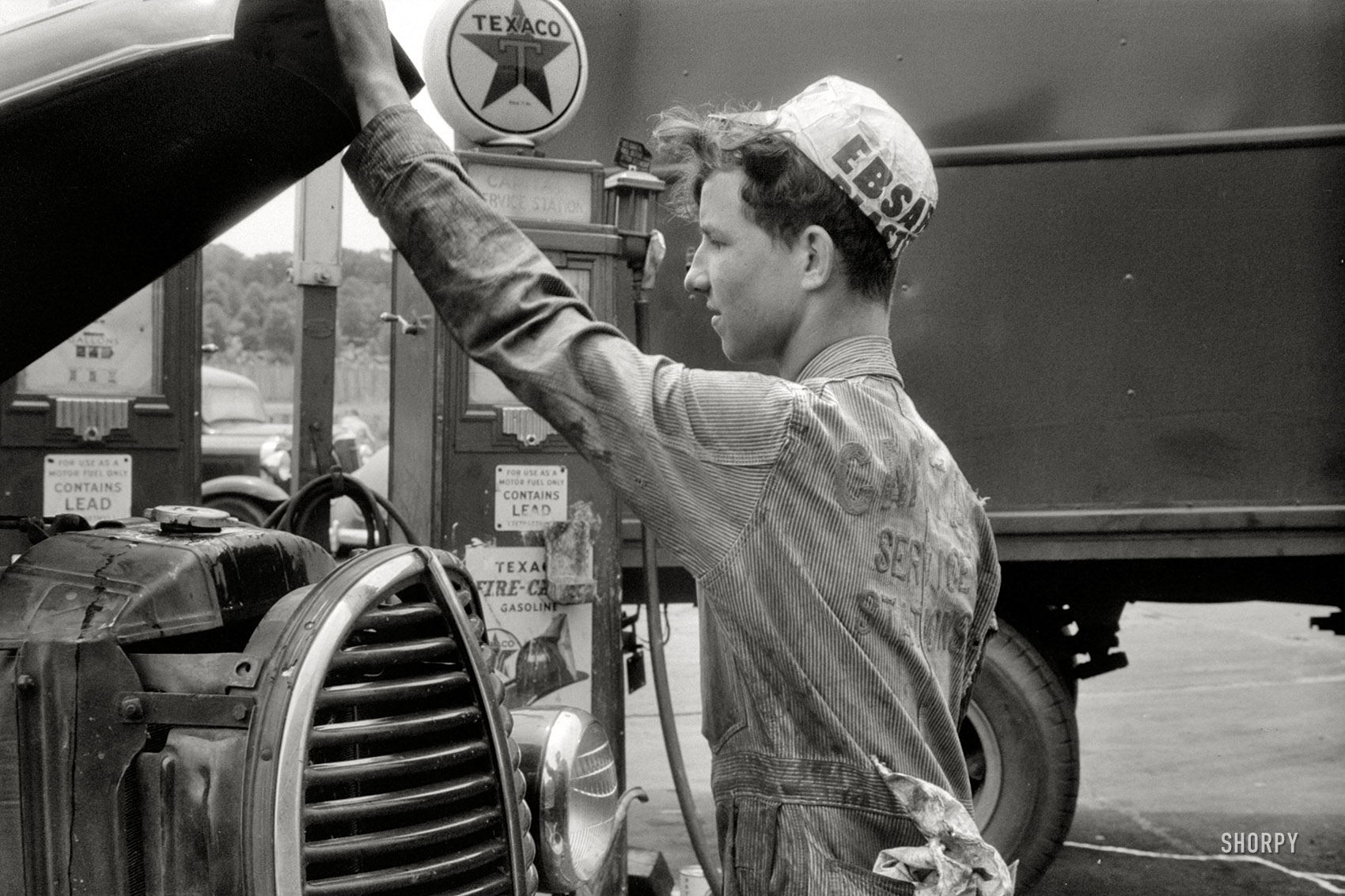 June 1940. Washington, D.C. "Attendant at truck service station on U.S. 1 (New York Avenue)." 35mm nitrate negative by Jack Delano. View full size.