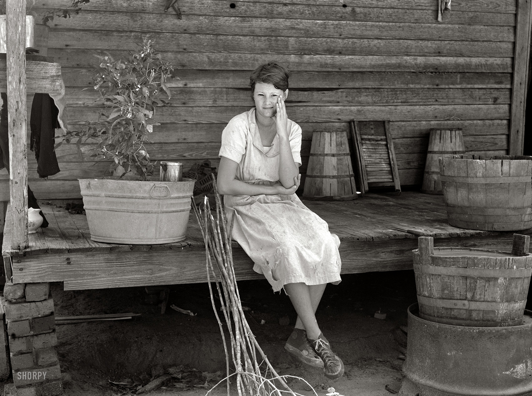 Sept. 1935. "Daughter of farmer who will be resettled. Wolf Creek Farms, Ga." Photo by Arthur Rothstein for the Resettlement Administration. View full size.
