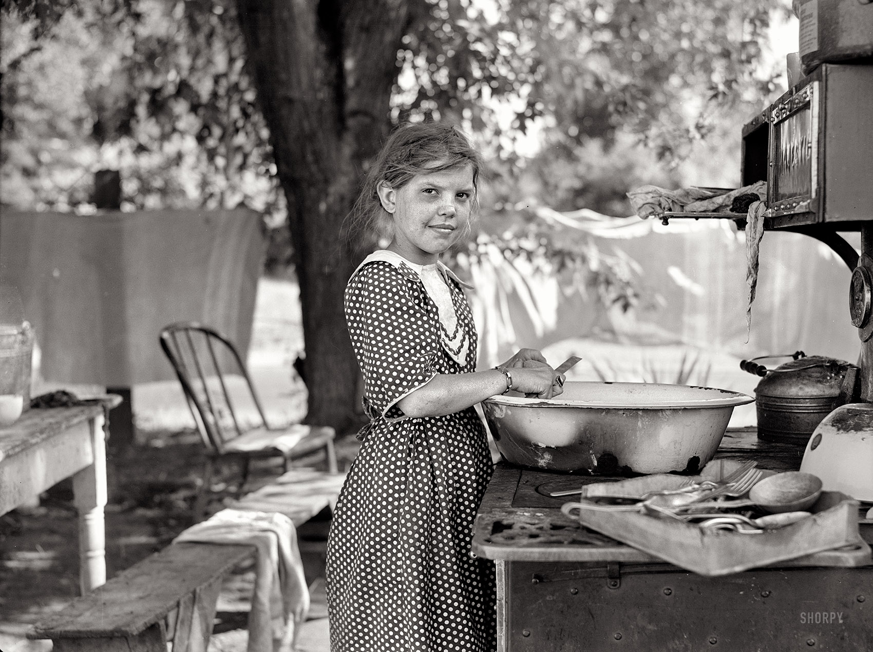 July 1936. "Child of migratory fruit worker in tent camp at Yakima, Washington." Seen earlier here. Medium format negative by Arthur Rothstein. View full size.