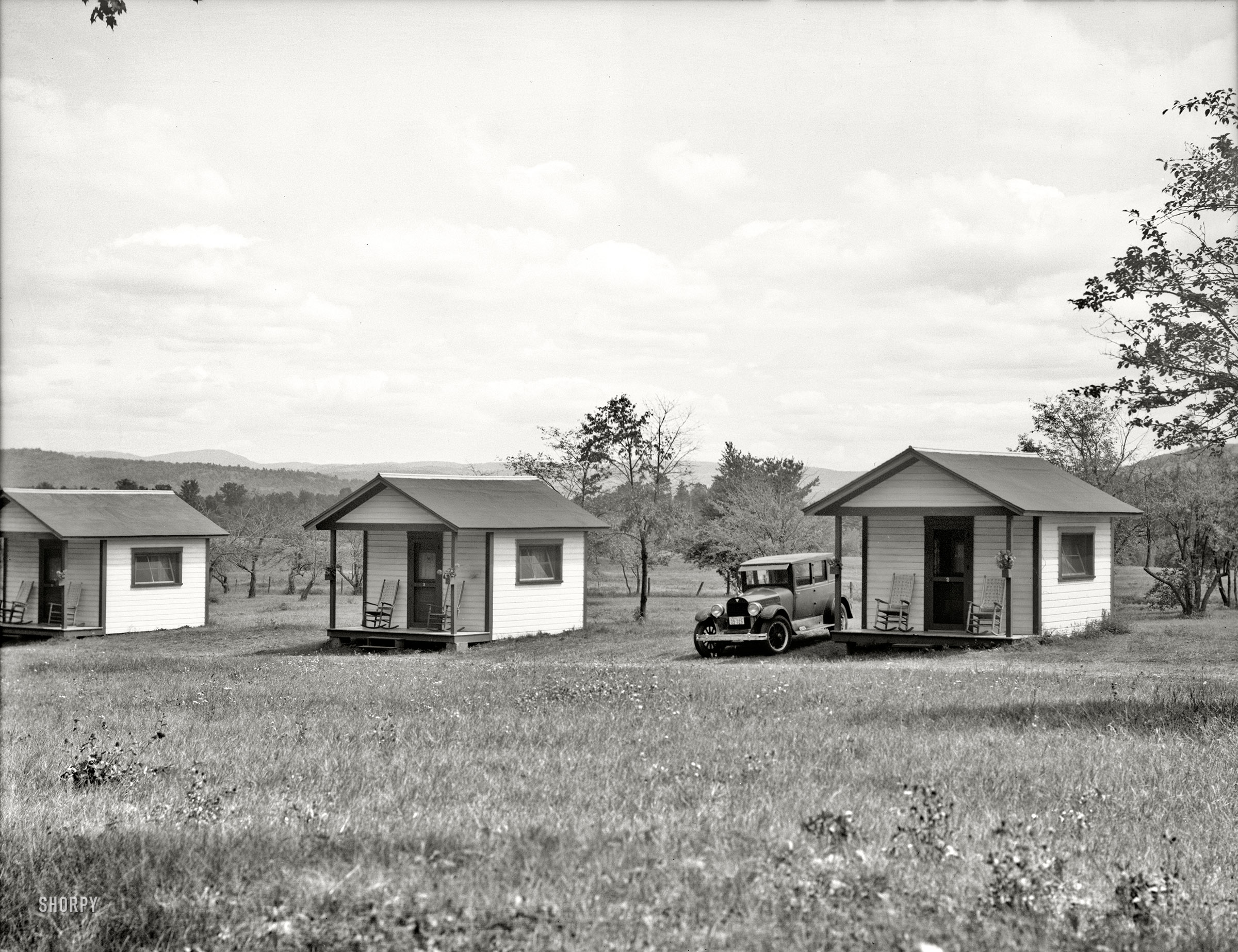 March 1936, somewhere in Georgia. "Tourist cabins." Medium-format nitrate negative by Walker Evans for the Resettlement Administration. View full size.