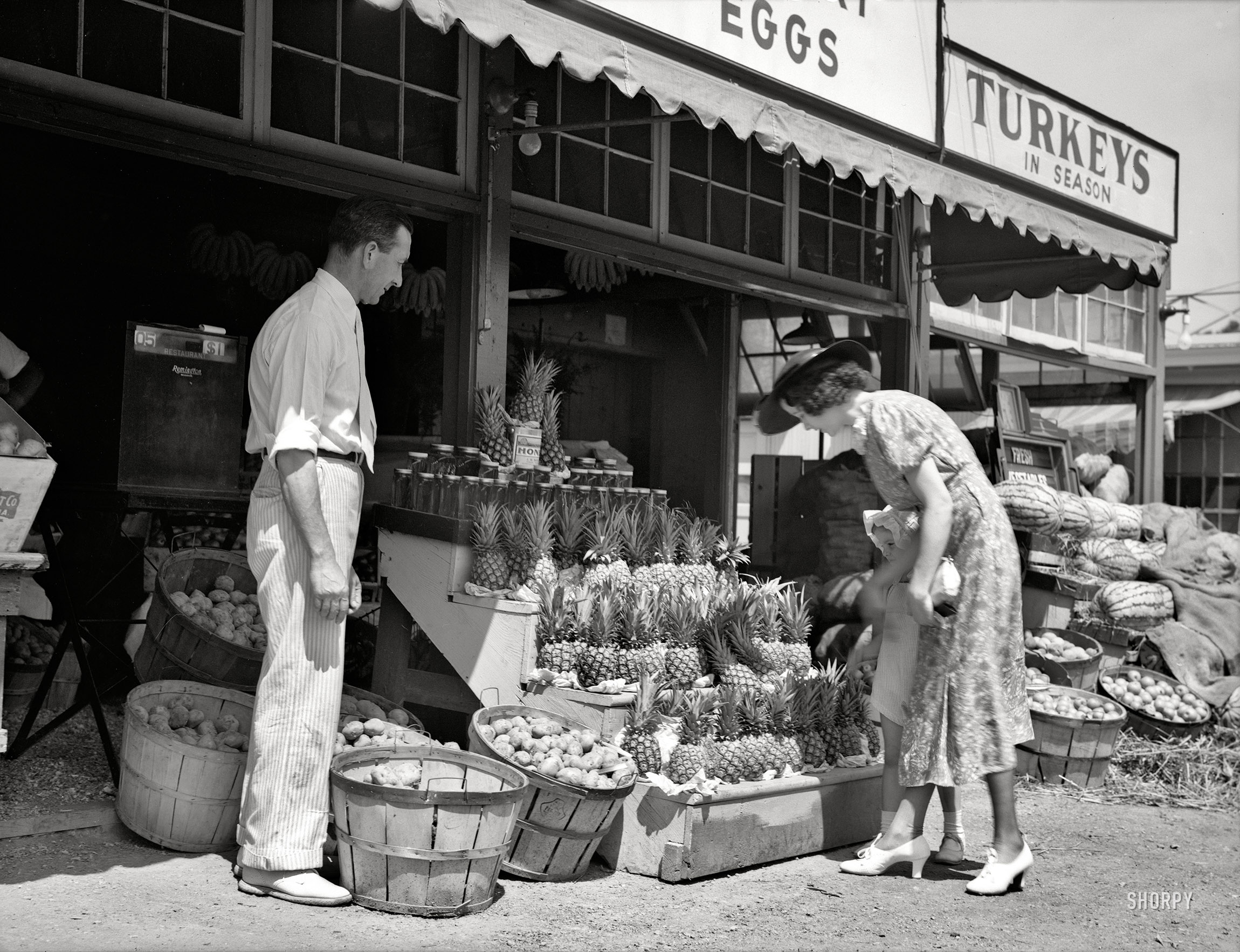 June 1936. "Center Market -- Washington, D.C." Medium-format nitrate negative by Dorothea Lange for the Resettlement Administration. View full size.