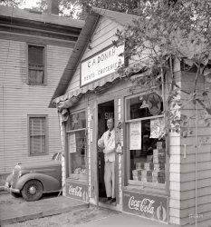 July 1940. "General store in Lincoln, Vermont." Medium-format nitrate negative by Louise Rosskam for the Resettlement Administration. View full size.
