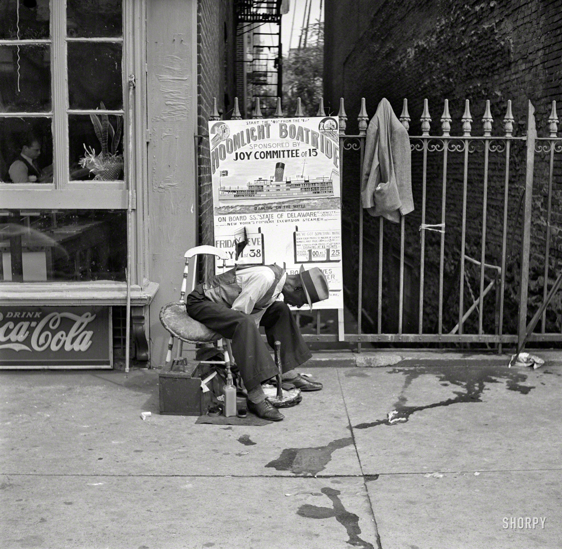Summer 1938. "Street scene, New York." With your choice of refreshment, shiny shoes and "dancing on the water." Photo by Jack Allison. View full size.