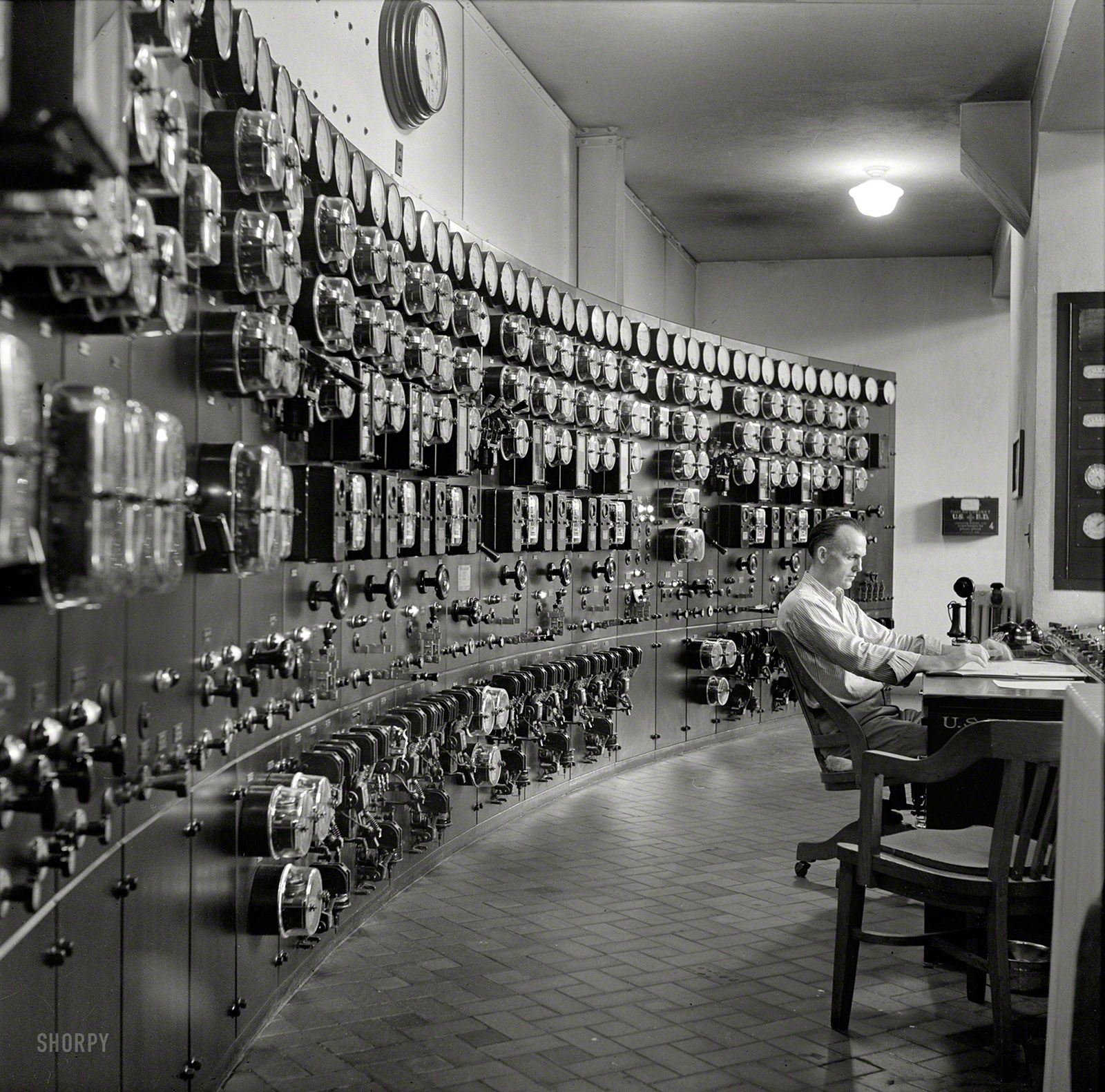 September 1940. "Control room, waterworks. Conduit Road, Washington, D.C." Photo by Edwin Rosskam, Office of War Information. View full size.