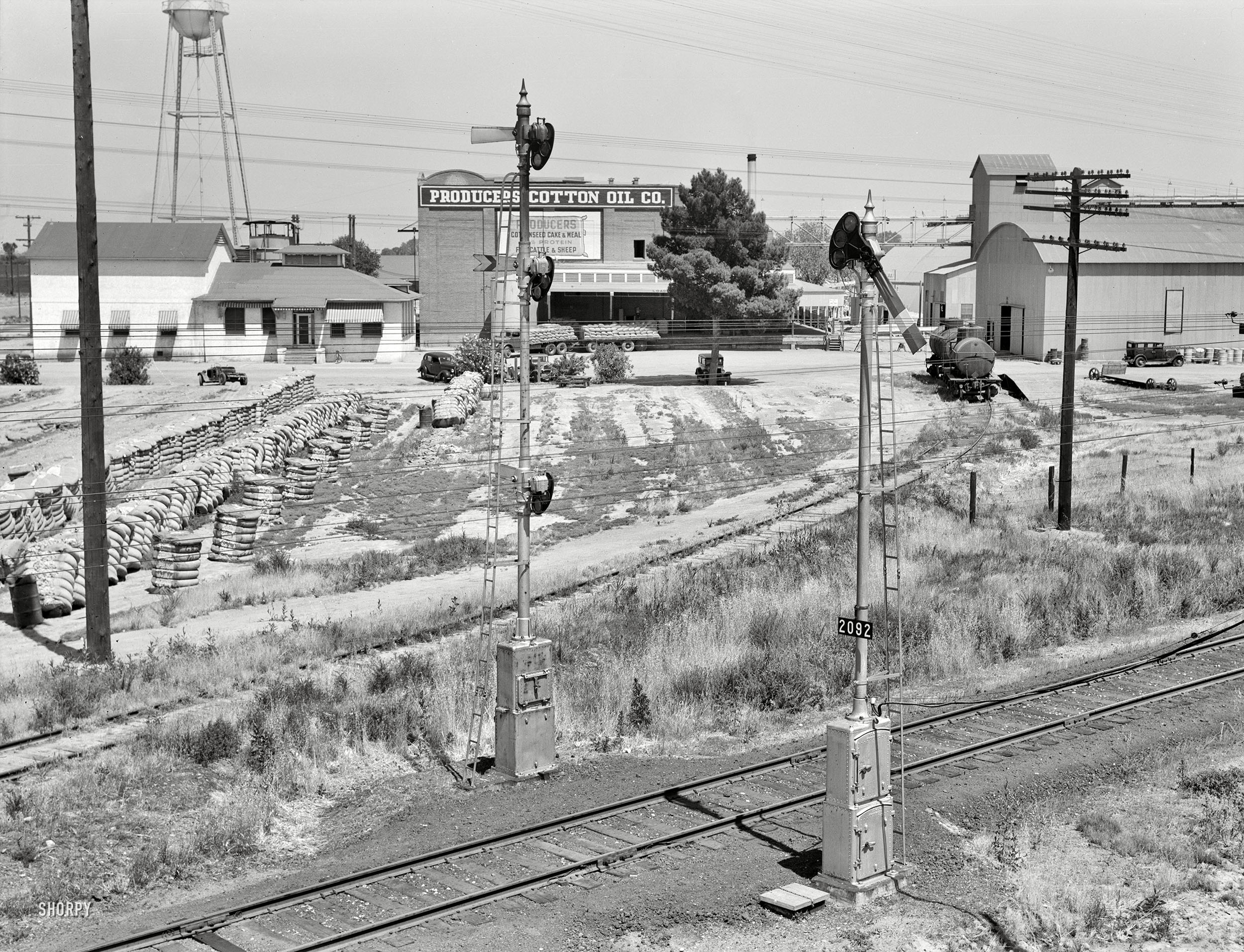 May 1939. "Between Tulare and Fresno. From the overpass approaching Fresno." Large-format nitrate negative by Dorothea Lange. View full size.