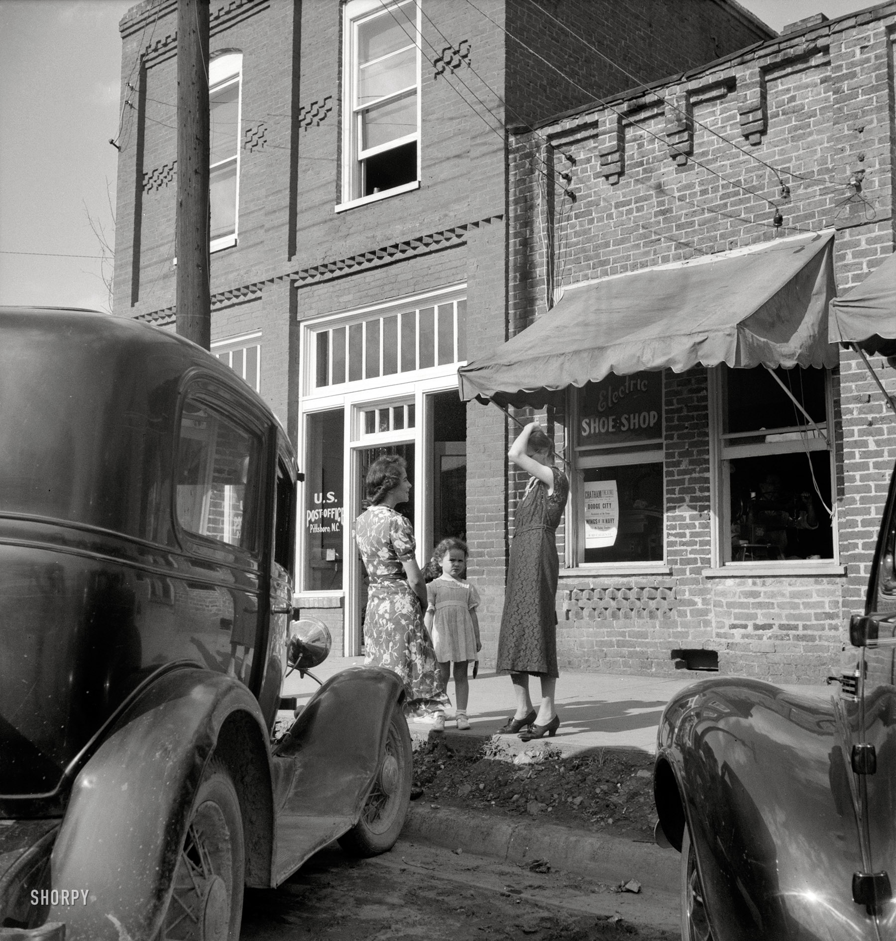 July 1939. "Street encounter on a Saturday afternoon. Pittsboro, North Carolina." Medium-format nitrate negative by Dorothea Lange. View full size.