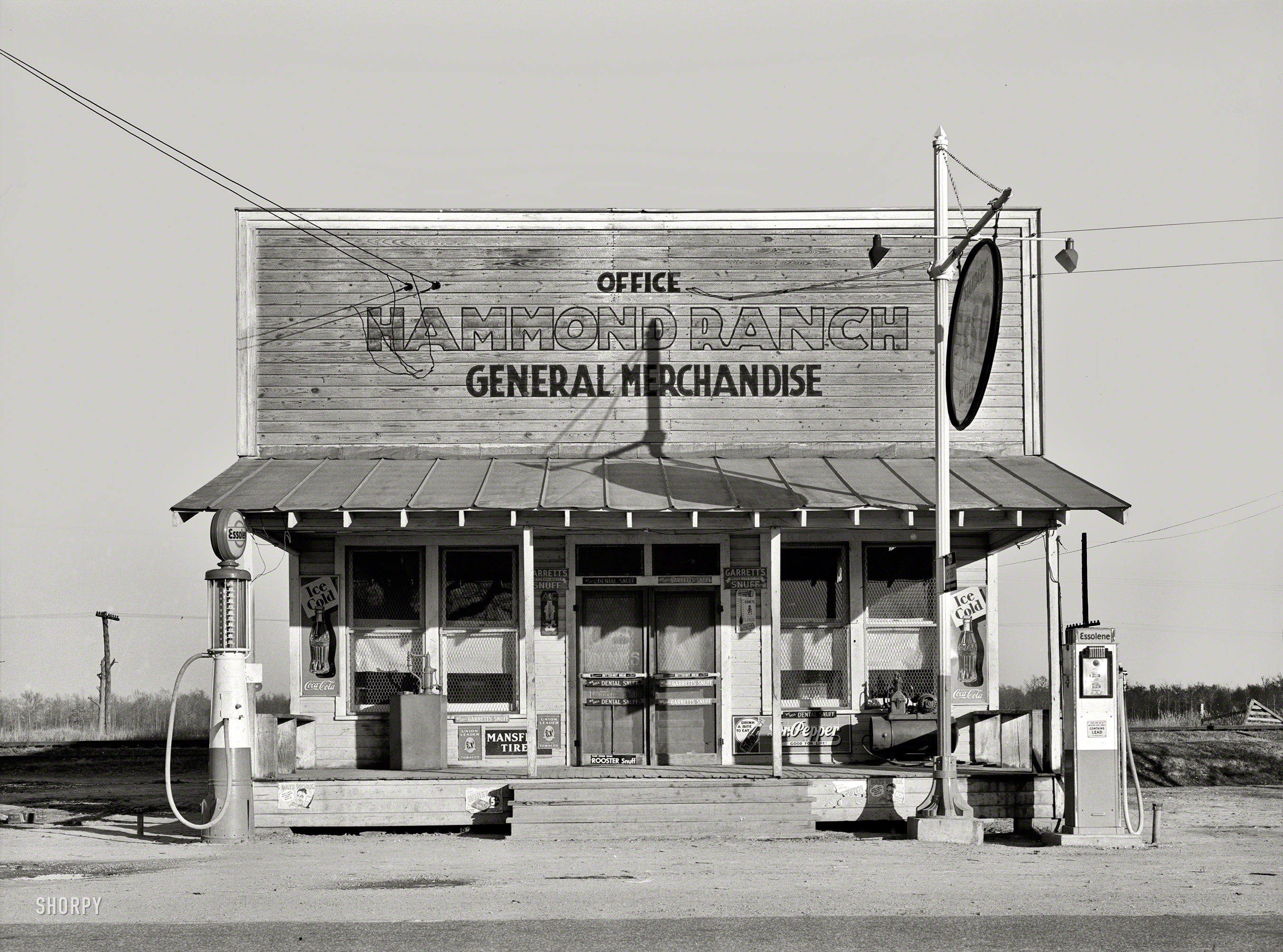 January 1939. "Hammond Ranch general store. Chicot, Arkansas. Leased by the Farm Security Administration and subleased to its client." With your choice of traditional or newfangled gas pump. Photo by Russell Lee. View full size.